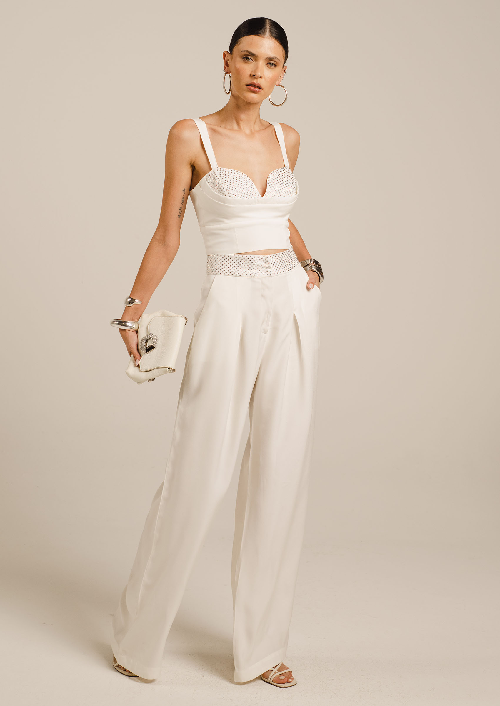 Conjunto Cropped e Calça com Hotfix em Crepe Onasis Off White